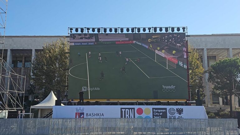 “Fan Zone” në sheshin “Skënderbej”, 12 orë festë në mbështetje të Kombëtares Kuqezi