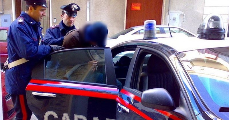 Kapen në Itali dy shqiptarët me makinën plot me lekë, kishin fshehur drogën në qesen e ilaçit të rrobave