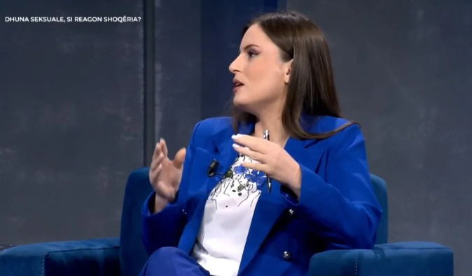 “Qava kur pashë vajzën”, gazetarja: Motra e përdhunuesit më tha hiq emrin e vëllait nga lajmi