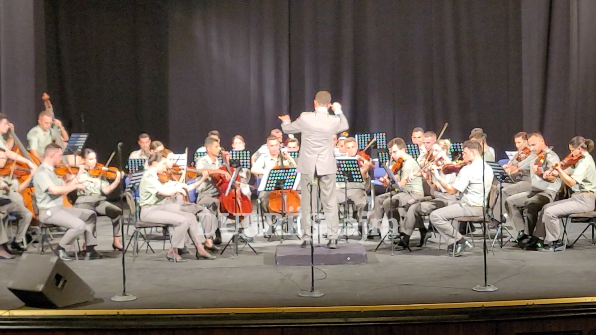 Orkestra simfonike e Forcave të Armatosura koncert në Durrës (VIDEO)