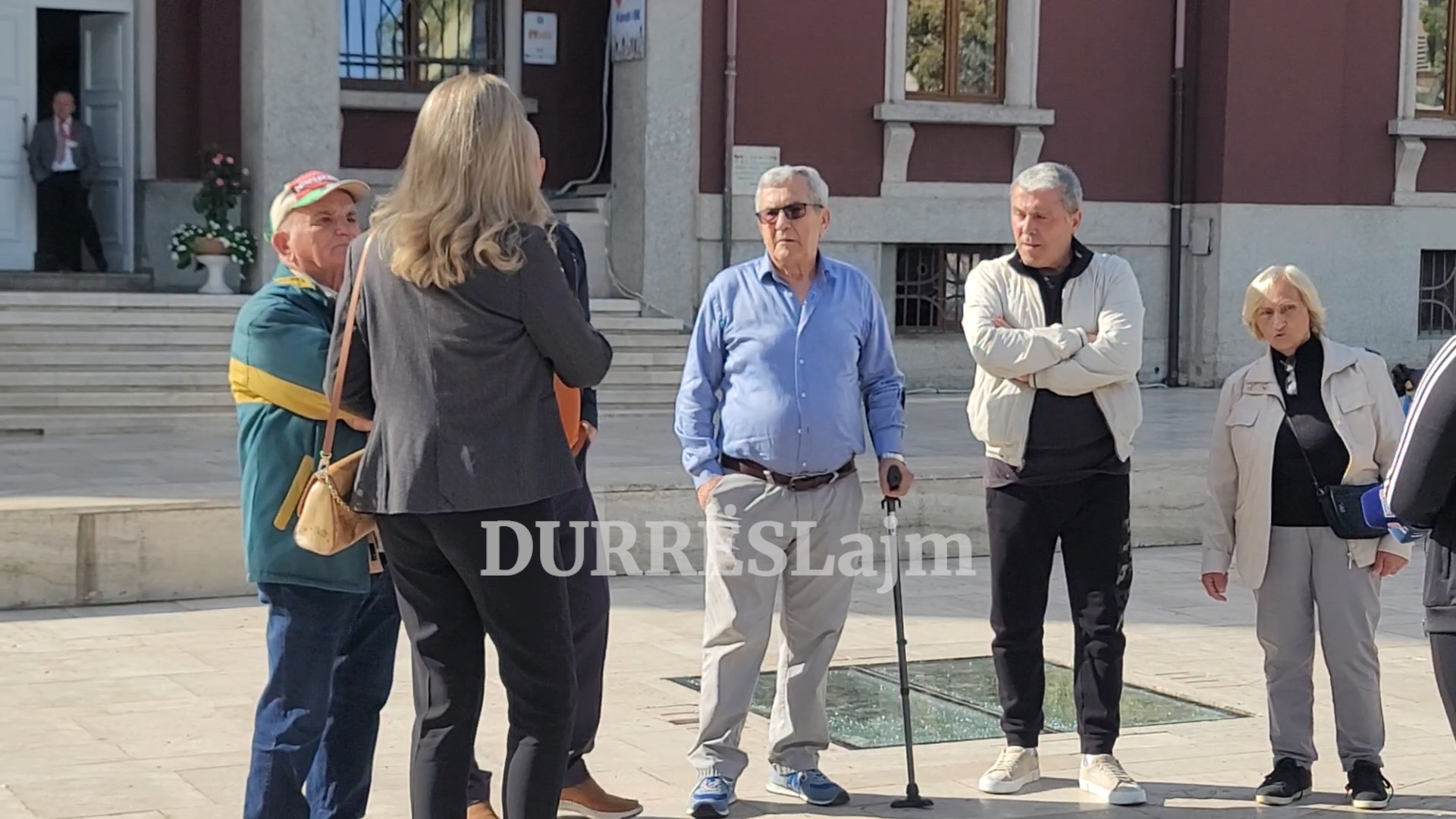 Banorët e dy pallateve në Durrës paralajmërojnë veprime ekstreme: Do flemë para bashkisë, kemi 7 muaj pa bonus (VIDEO)
