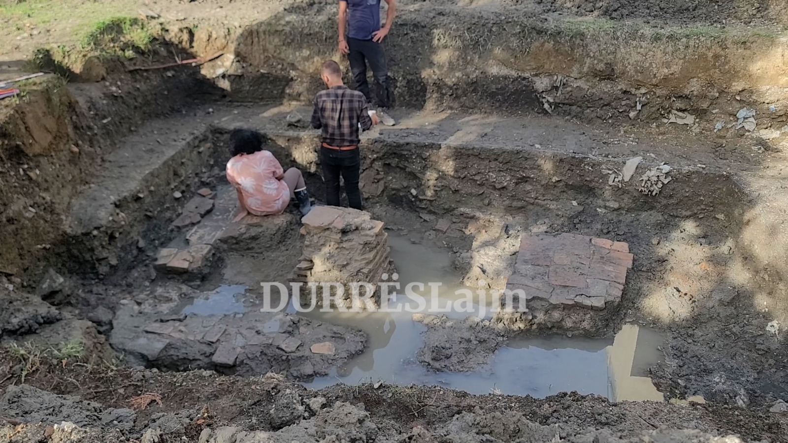 Nuk ishin fragmente të mureve fortifikuese të Durrësit, por zbulimi i arkeologes Shkodra ka një veçori krejt të veçantë! (VIDEO)