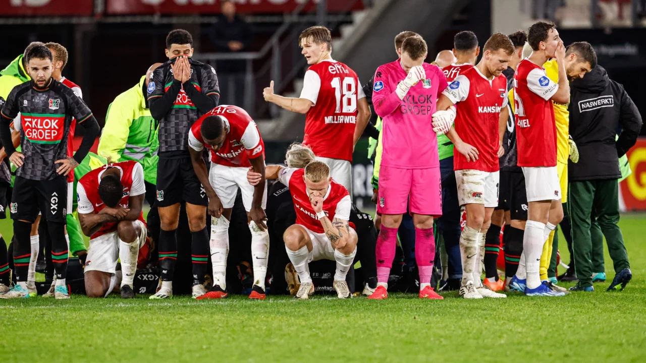 Bie pa ndjenja në fushë, frikë për sulmuesin e Nijmegen Dost i cili reagoi nga spitali: Jam mirë