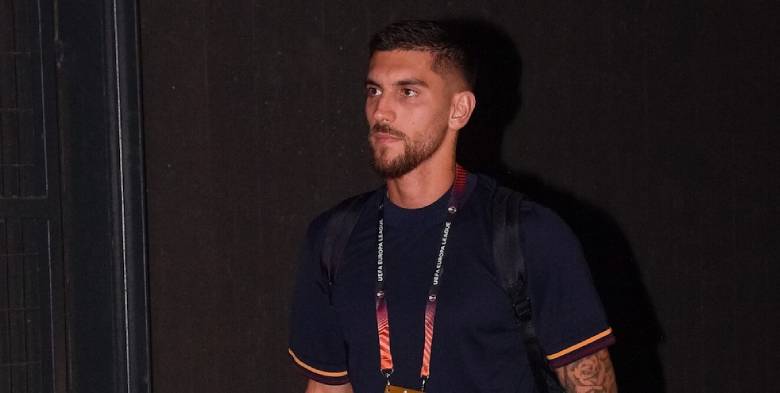 Denoncohet nga një eskortë rumune, kapiteni i Romës në qendër të akuzave