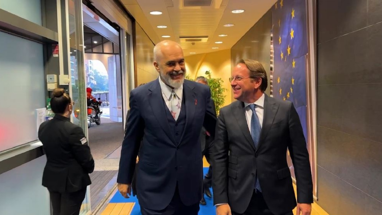 Edi Rama në forumin dyditor të “Global Gateway”, takohet me Komisionerin e BE-së Oliver Varhely-n