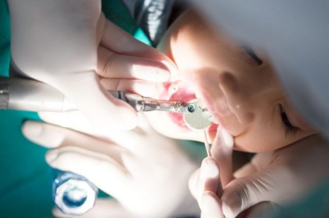 Vdekja e 3-vjeçarit pas ndërhyrjes te dentisti në klinikën private, prokuroria vijon hetimet për anestezistin