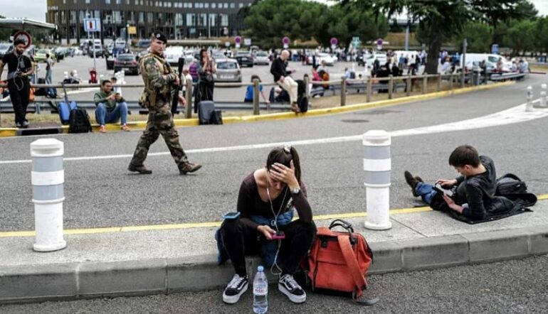 Franca ‘nën ethet’ e terrorizmit, evakuohen sërish aeroportet pas alarmit për bombë