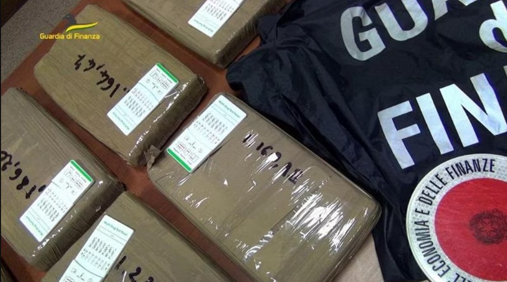 700 kilogramë drogë e trafikuar, shkatërrohet banda kriminale në Itali, ekstradohet një shqiptar