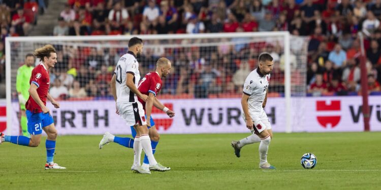 ‘Shqipëri-Çeki’/ 1139 bileta në dispozicion nga dita e nesërme, shitja bëhet vetëm online