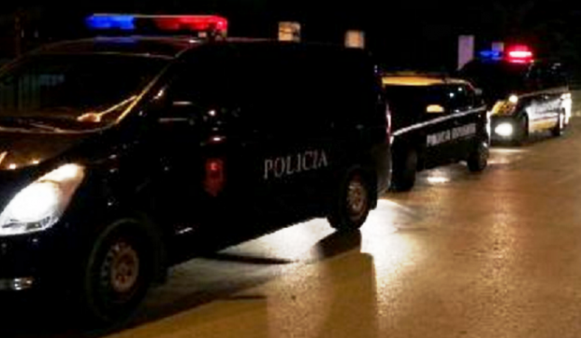 Goditën 14-vjeçarin në kokë me sende të forta, arrestohen 2 adoleshentë, shpallet në kërkim 1 tjetër