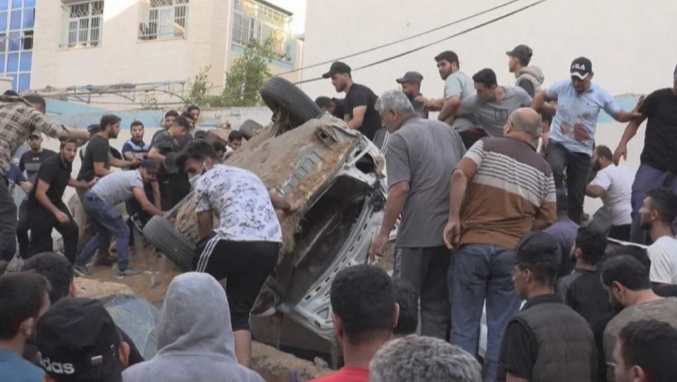 Rrëfimet rrëqethëse të të mbijetuarve në Gaza: Ka ende fëmijë nën rrënoja, ne nuk dimë ku të shkojmë