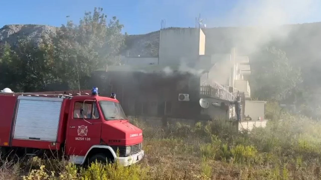 Shkrumbohet lokali dykatësh në Shëngjin, shkak një shkëndijë elektrike
