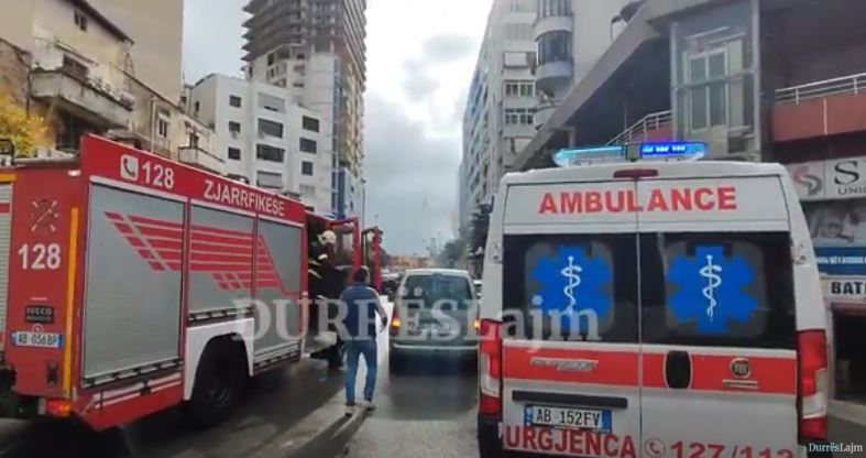 Policia e Durrësit: 22-vjeçari ra aksidentalisht nga kati i tetë i pallatit!