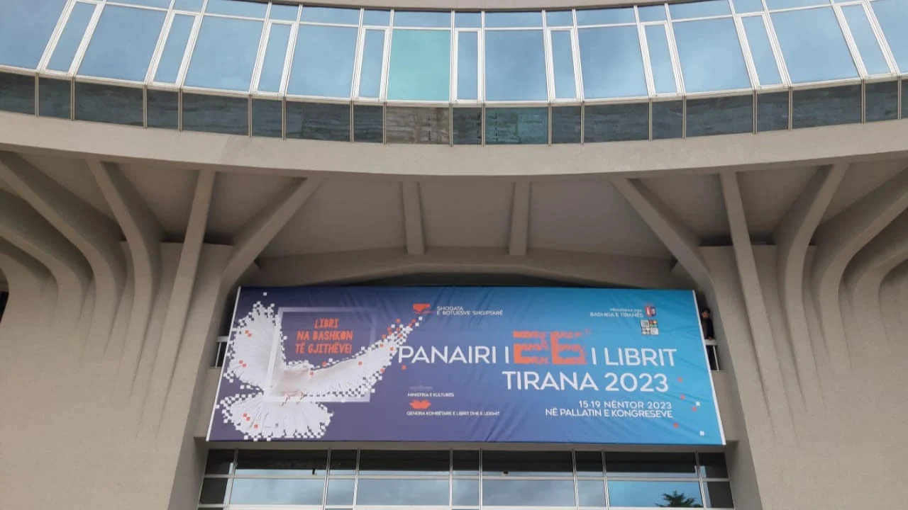 Çel dyert sot panairi i 26-të i librit në Tiranë! Libra të rinj, autorë e përkthyes të pranishëm