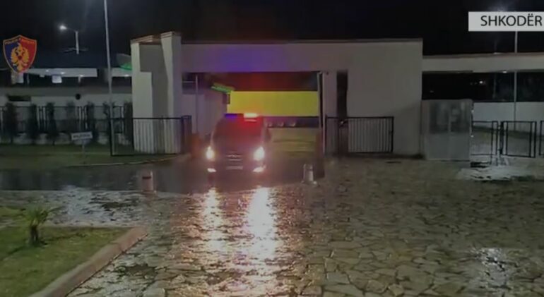 “Tempulli”/ Me kokainë në automjet, arrestohen 3 të rinj 