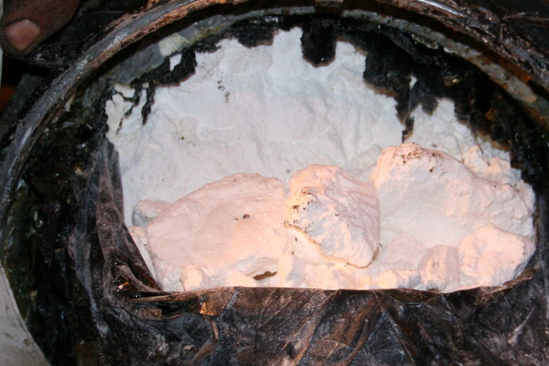 U kap me rreth 1.5 kg kokainë e dhjetëra mijëra euro, si ra në pranga 30-vjeçari shqiptarë në Itali