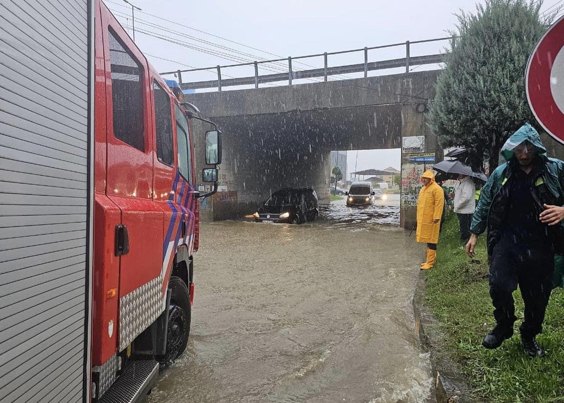 Moti i keq, Ministria e Mbrojtjes tregon situatën për të gjitha qarqet: Këto janë rrugët problematike