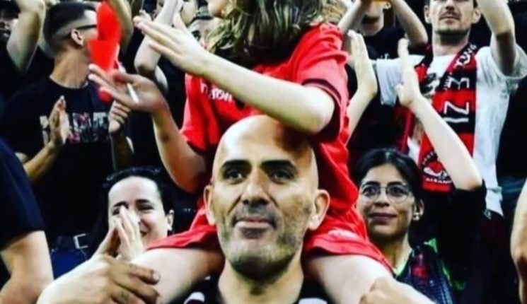 Tifozi shqiptar nënshkruan kontratën e punës më të pazakontë në Suedi