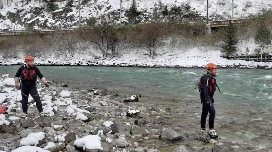 U hodh në lumë për t’i shpëtuar policisë, vdes 20-vjeçari shqiptar në Austri