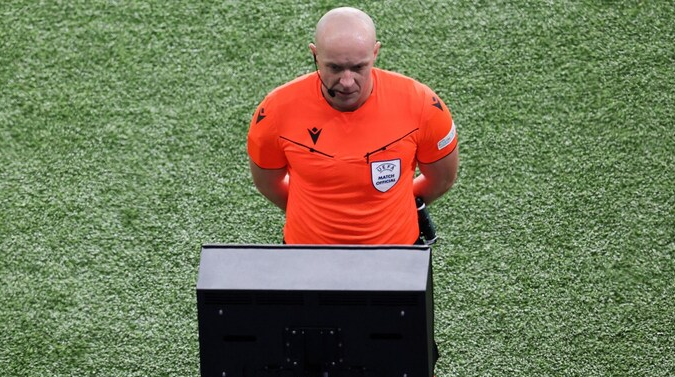 Akordoi penallti qesharake për Paris SG, UEFA merr vendimin drastik për arbitrin Tomasz Kwiatkowski