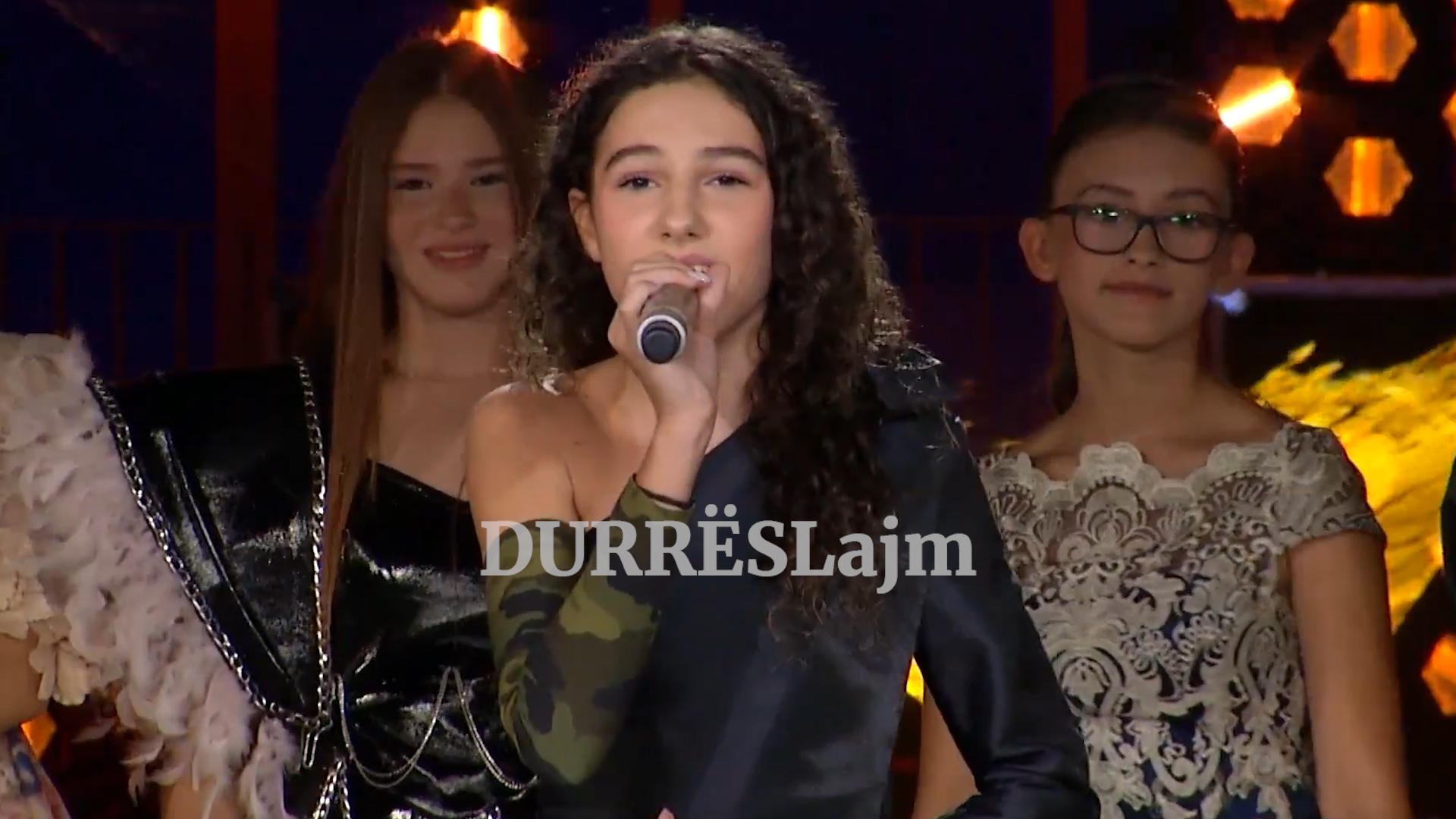 13-vjeçarja nga Durrësi përfaqëson Shqipërinë në Eurovision Junior, mungon mbështetja institucionale (VIDEO)