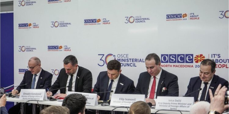 Ministrat e rajonit e nënshkruajnë një deklaratë për luftimin e korrupsionit në Samitit e OSBE-së