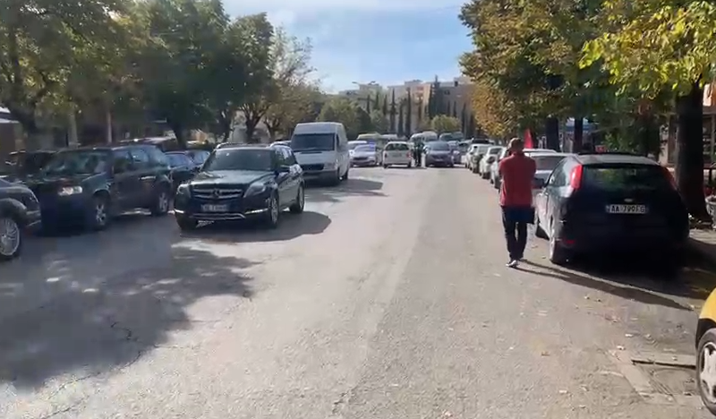 Makina përplas këmbësorin, dërgohet me urgjencë në spital në gjendje të rëndë i plagosuri