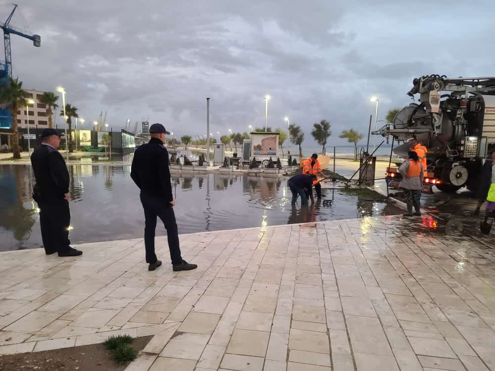 UK Rajoni Durrës në gatishmëri për të përballuar pasojat e reshjeve intensive (FOTO+VIDEO)