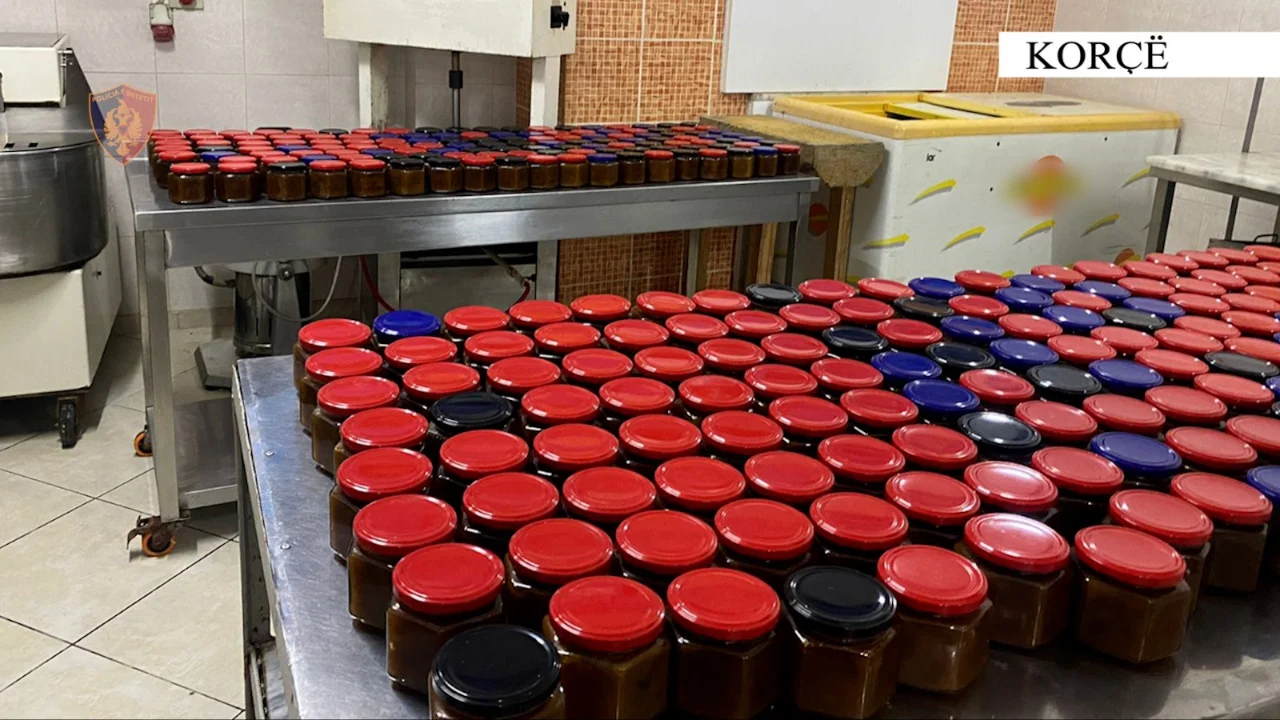 Prodhonte mallra ushqimore në subjektin e bllokuar, arrestohet 65-vjeçari