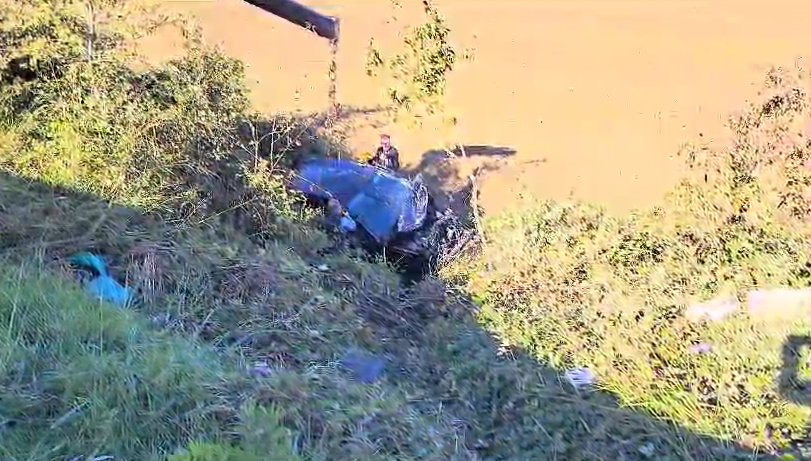 VIDEO/ Bie në kanal me makinë në autostradën Tiranë-Durrës, humb jetën 33-vjeçari