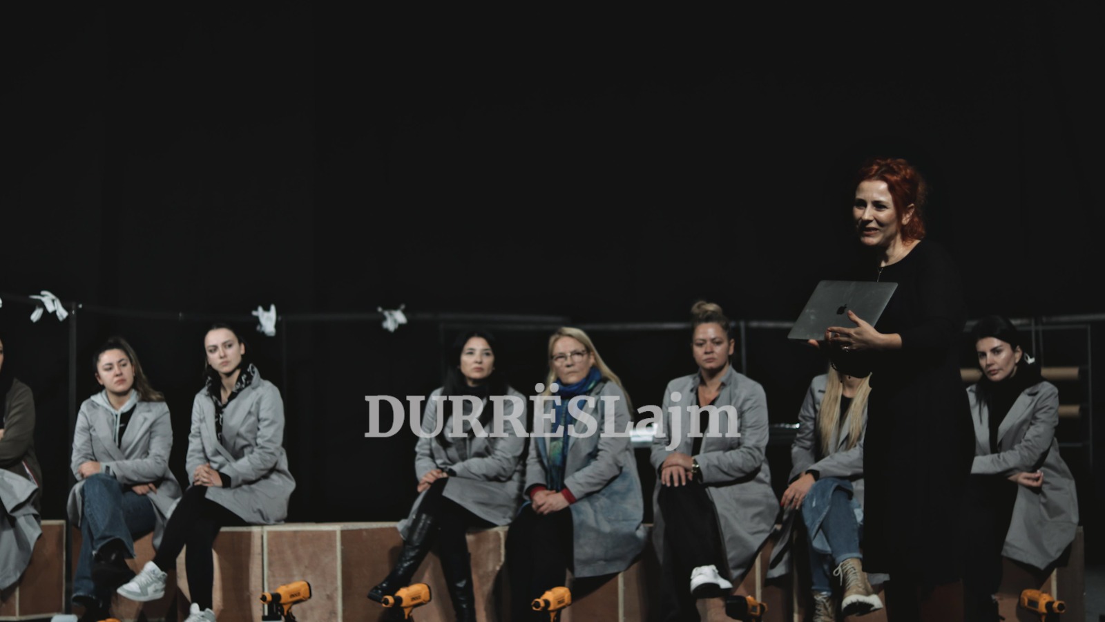 Durrës, një shfaqje dhe një bashkëbisedim për ndërgjegjësimin mbi dhunën me bazë gjinore (VIDEO)