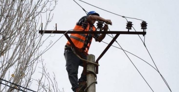 Elektricisti humbi jetën në Elbasan, arrestohet dispeçeri dhe procedohet shefi i ekipit të OSHEE-së 