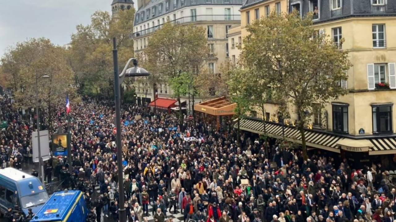 Paris, mbi 100 mijë vetë marshojnë kundër antisemitizmit në rritje