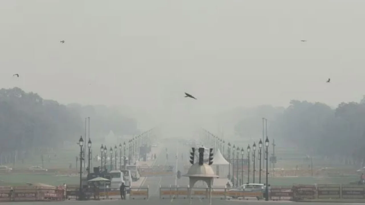 Pritet shi artificial në Indi! Shkencëtarët krijojnë re me jod argjendi për të pastruar ajrin toksik në Delhi