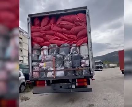 Sillnin nga Greqia mallra kontrabandë në vlerën e 30 mijë eurove, vihen në pranga dy shtetas. Në kërkim 2 punonjës të doganës