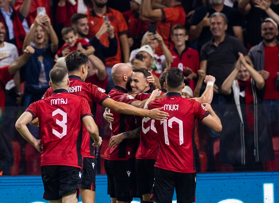 Bindin legjionarët! Cikalleshi shënon në Turqi, Çekiçi dhe Muja bëjnë “kamarierin”