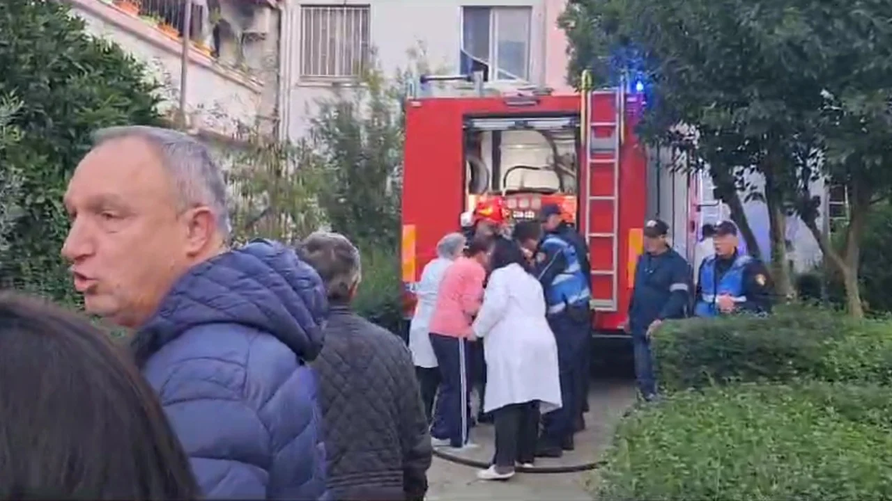 Zjarr në shtëpinë e të moshuarve në Fier, transportohen në spital disa persona