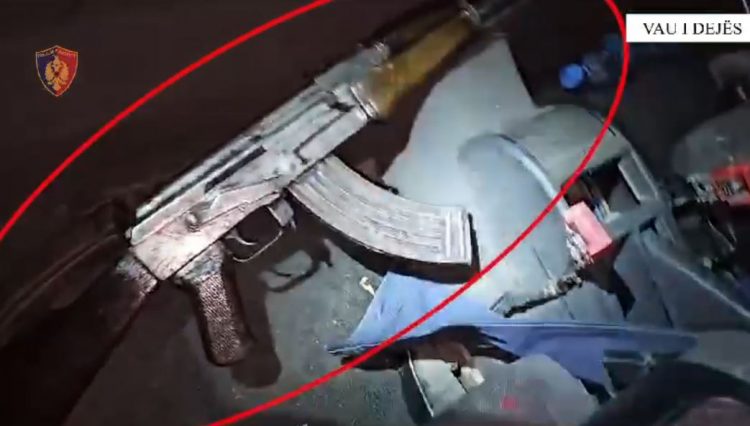 Dyshohet se do të kryente ngjarje kriminale, pranga 37-vjeçarit (Emri)