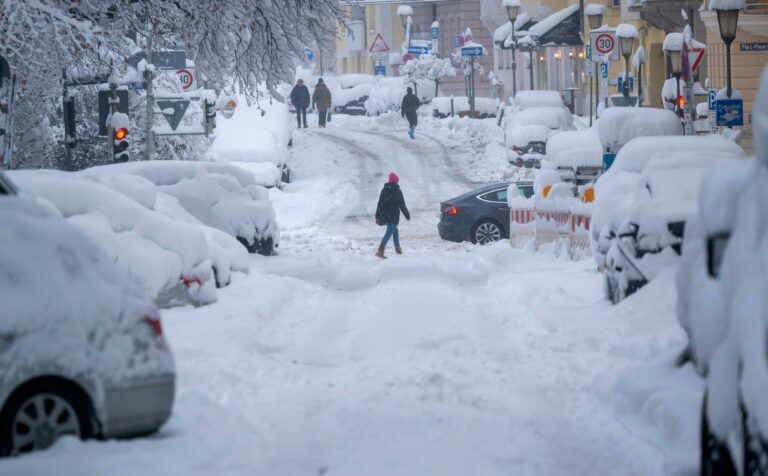 Gjermania paralizohet nga reshjet e dëborës, pezullohen qindra fluturime