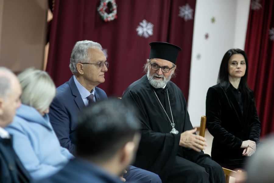 Sako nga kisha ortodokse e Durrësit: Le të shërbejë festa e Krishtlindjes për të treguar shpirtin human