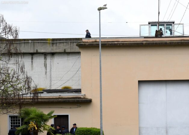 Ngjarja në burgun e Peqinit, policia del me informacion zyrtar: Ndalohet drejtori dhe 11 punonjës të tjerë