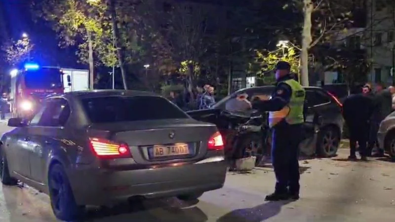 Aksident i shumëfishtë, përfshihen 4 automjete