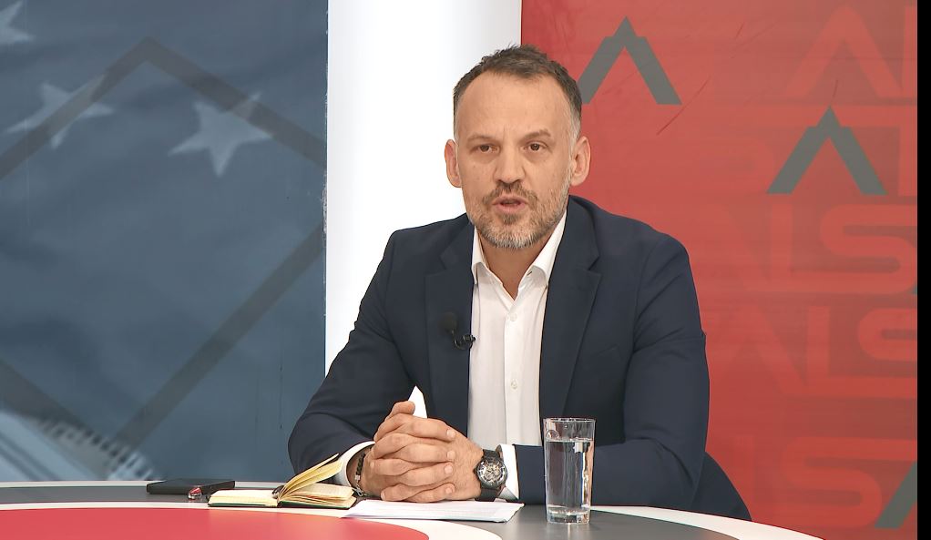 Arben Fetai: Gjuha shqipe është zyrtarizuar shumë herë nga politikanët, por realiteti flet ndryshe