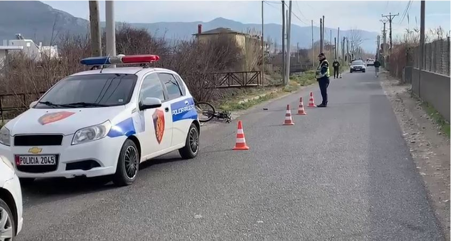 Aksident rrugor, makina përplas biçikletën, drejtuesi merr plagë të rënda