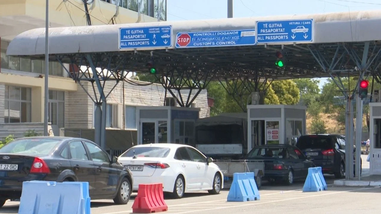 Tentuan të kalonin bagëti kontrabandë, dy persona nën hetim, në kërkim një doganier
