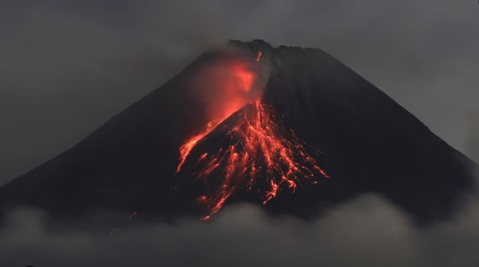 Shpërthen vullkani në Indonezi, vdesin 11 alpinistë, dhjetëra të tjerë të zhdukur