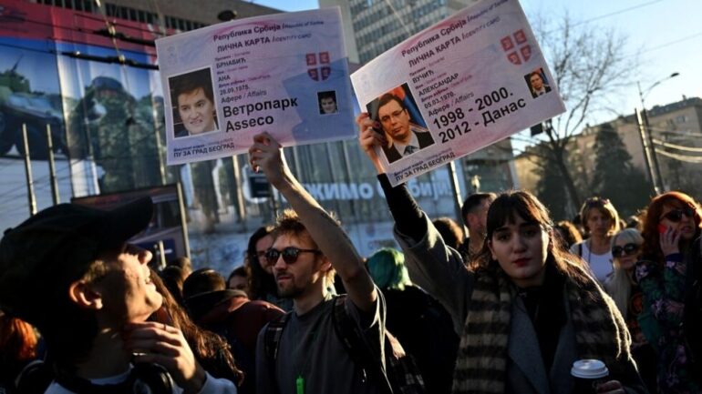 Protesta për kundërshtimin e rezultateve të zgjedhjeve, policia serbe arreston 38 persona