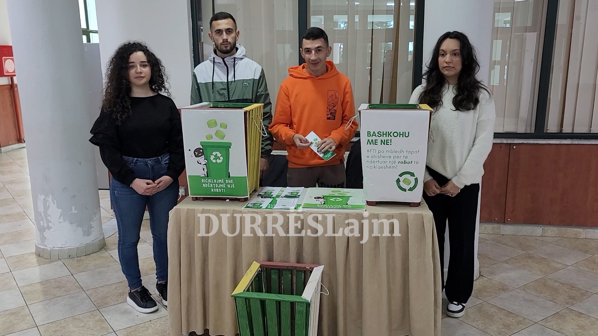 Një robot i riciklueshëm i bërë me tapa shishesh. Studentët e Durrësit ndërmarrin nismën inovative dhe ambientaliste (VIDEO)
