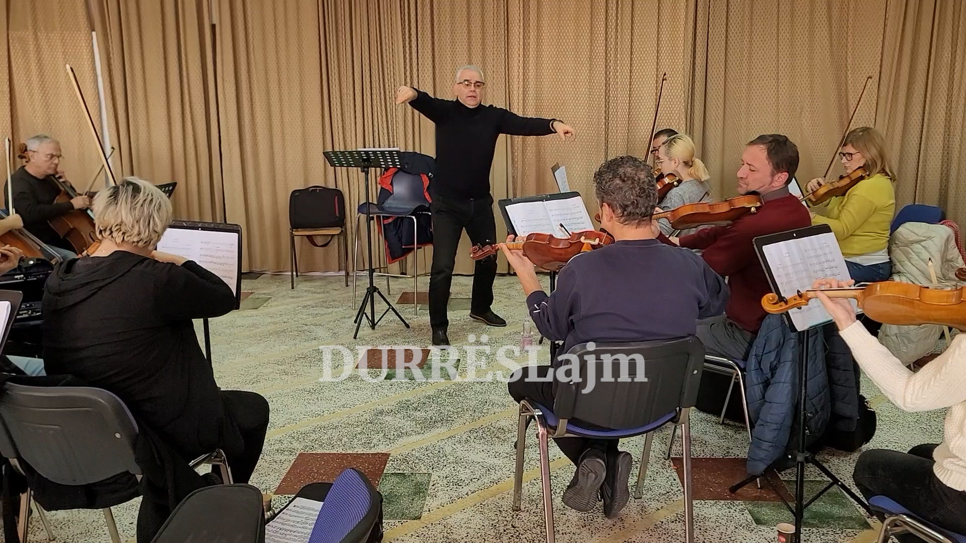 Durrës, të enjten koncert festiv nga Orkestra e Harqeve. Afezolli dhe Kuriçi: Shpërblimi monetar është minimal (VIDEO)
