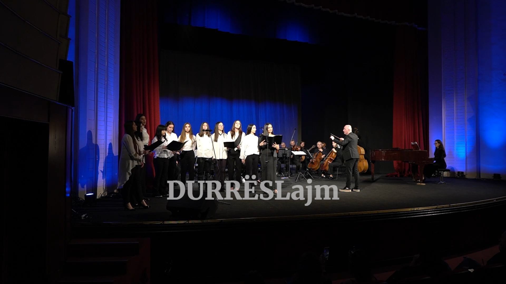 Mbrëmja festive e fundvitit nga orkestra frymore dhe shkolla artistike &#8220;Jan Kukuzeli&#8221; (VIDEO)